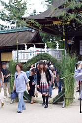 京都市,上京区,北野天満宮の「茅の輪」くぐり（2012年6月25日撮影）